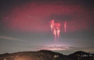 Dois dos fenômenos relâmpago mais raros da Terra capturados simultaneamente em uma foto única na vida