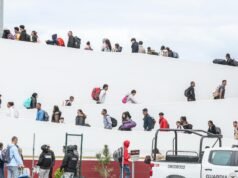 Apesar da vitória judicial, os imigrantes continuam detidos enquanto o ICE tenta deportá-los