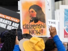 Celebração dos imigrantes da Califórnia após um ano de insultos, ataques, prisões e exílio