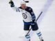 Jonathan Toews é aplaudido de pé em retorno ‘especial’ a Chicago