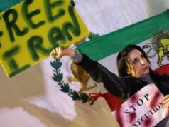 Porta-aviões dos EUA chega ao Golfo, Irã alerta sobre intervenção