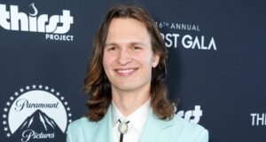 Fotos do ator ao longo dos anos – Hollywood Life