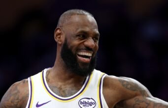Os fãs da NBA ficam maravilhados quando LeBron ultrapassa o marco incrível