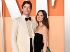 John Mulaney revela que está cuidando financeiramente da família de Olivia Munn