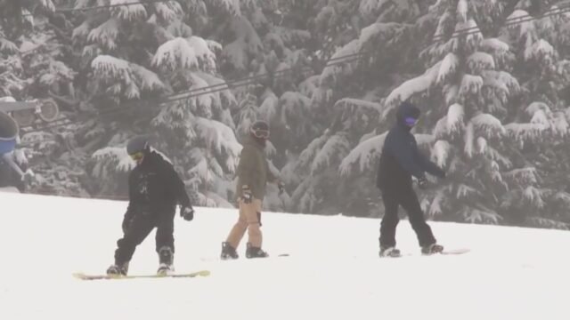 Snowboarders-enjoy-the-slopes-after-Mt.-Hood-Meadows-experienced-a-delayed-opening-this-season.-Dece.jpeg