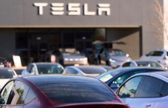 O recurso de direção autônoma da Tesla muda para apenas assinatura