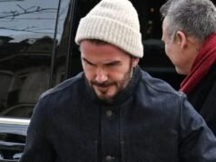 David Beckham parece tenso em meio à rivalidade no Brooklyn ao chegar na Paris Fashion Week