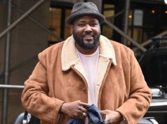 O ator de “The Blind Side”, Quinton Aaron, está em aparelhos de suporte vital e sua esposa compartilha uma atualização esperançosa