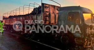 Um caminhão carregado com óleo pegou fogo enquanto viajava na Rota 34