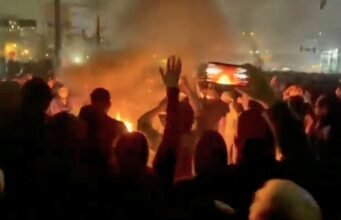 Os líderes do Irão estão mais expostos do que nunca – os manifestantes querem-nos nas suas vidas.