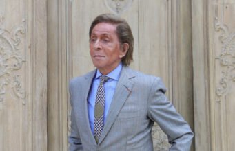 O designer italiano Valentino Garavani morre aos 93 anos: NPR