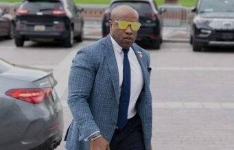O deputado Wesley Hunt perdeu votos, quase quando os democratas venceram a Venezuela