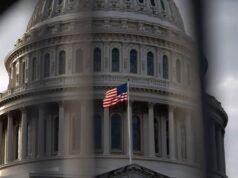 Homem é preso com ‘o que parecia ser uma arma’ fora do Capitólio