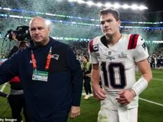 Analistas da NFL pedem que os Patriots sejam punidos pela “cobertura de lesões” de Drake Mayes na derrota do Super Bowl LX