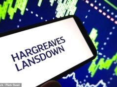 Hargreaves Lansdown está se oferecendo para pagar até £ 8.000 em reembolso em dinheiro para alterações de tarifa