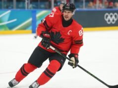 Crosby e McDavid levam o Canadá às quartas de final do hóquei olímpico