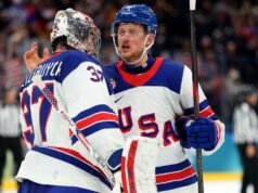 O hóquei masculino dos EUA permanece invicto e é o segundo colocado em nocautes