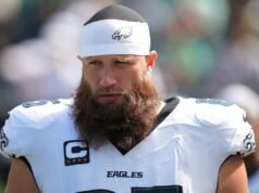 RT Lane Johnson, duas vezes All-Pro dos Eagles, retorna para a 14ª temporada