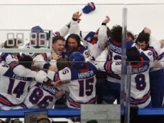 ‘LEGENDS’: Tom Brady e Devin Booker lideram a reação ao ouro do hóquei masculino nos EUA