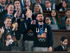 Connor Hellebuyck recebe a Medalha Presidencial da Liberdade