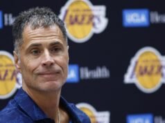A nova propriedade do Lakers faz a decisão final sobre o futuro do GM Rob Pelinka