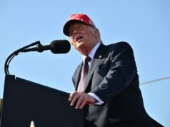 Trump ordena que agências federais suspendam serviços humanitários em meio a disputa no Pentágono