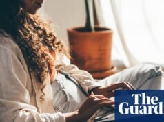 ‘Isso dilacera sua alma’: jovens lutam para encontrar trabalho em um mercado de trabalho sombrio | desemprego juvenil