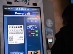 Funcionário processado por tentar sacar um bilhete de loteria de US$ 12,8 milhões deixado pelo cliente