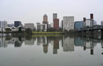 Domingo estava sufocante em torno do PNW para o Grande Jogo