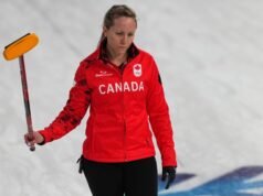 Mais conflito no curling, já que as mulheres canadenses são acusadas das mesmas infrações que os homens