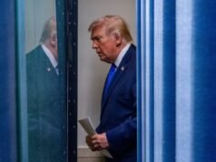 Trump aumenta tarifa global para 15% após decisão ‘ridícula’ da Suprema Corte