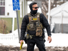 Donald Trump está desferindo um duplo golpe legal no ICE