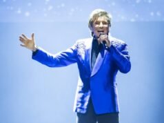 Barry Manilow está adiando mais shows em arena em meio à recuperação do câncer