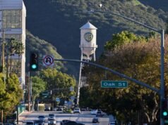 Controladora da CNN pondera novas negociações de vendas com aliado de Trump: relatório