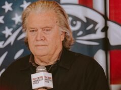 Mensagens de Steve Bannon para Jeffrey Epstein sob escrutínio