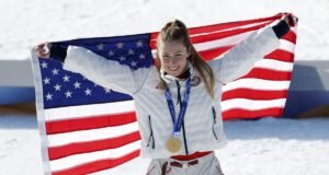 Mikaela Shiffrin dos EUA caminha rumo ao histórico ouro olímpico
