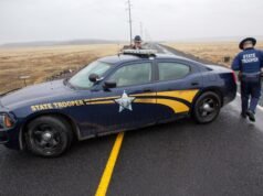 Uma perseguição ao perpetrador pelos deputados do condado de Clackamas causou um acidente de três carros na I-205.