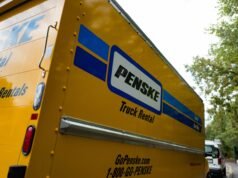 Uma mulher que chega em casa do trabalho não está preparada para uma situação ‘perigosa’ esperando