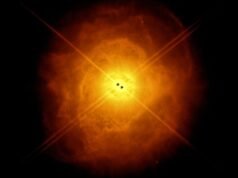 Duas estrelas esculpem a nebulosa em forma de ovo, retratada em 24 de fevereiro de 2026