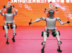 China: Robôs humanóides de três metros ensaiam dança do leão para o Ano Novo Lunar