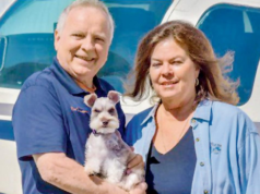 Piloto premiado morre em acidente de avião no Texas; o cachorro sobrevive