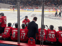 Os Winterhawks celebram a Noite do Hawks Fight Cancer, caindo para Spokane