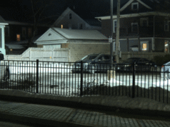 Uma mãe foi presa viva com seu filho morto semanas antes dos corpos serem encontrados em Rhode Island