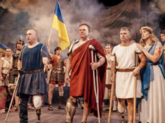 Veteranos de guerra ucranianos recorrem ao teatro para curar e reconstruir vidas