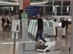 Turista destruiu 10 quiosques no aeroporto de Hong Kong e foi preso