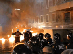 Protestos eclodiram na Albânia por causa do escândalo de corrupção supostamente envolvendo o governo