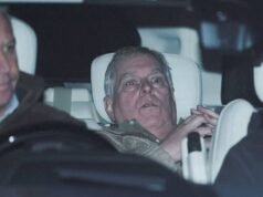 FOTO | Ex-príncipe Andrew libertado após prisão