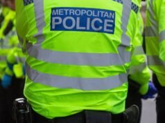 Policial que dirigia uma pizzaria enquanto estava de licença médica foi demitido