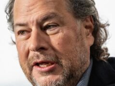 Funcionários da Salesforce distribuem carta aberta instando o CEO Marc Benioff a condenar o ICE.