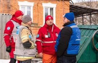 Pai e três filhos mortos em ataque de drone russo na região de Kharkiv, na Ucrânia